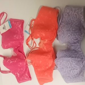 3 Awesome BNWT B.TEMPT'D sz 32C bras